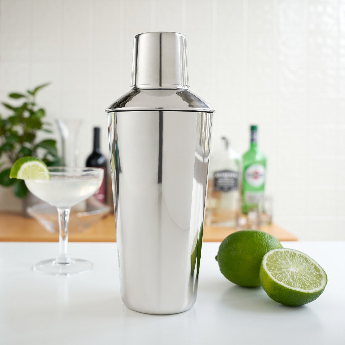 True Contour Cocktail Shaker, 18 oz Stainless Steel Cobbler Shaker With Cap  And Strainer - Drink Shakers for Cocktails and Liquor